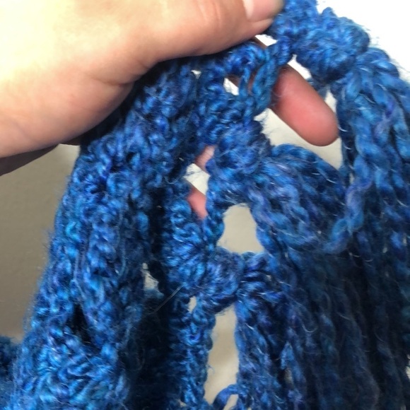 Royal blue hand knitted shall - Picture 7 of 7